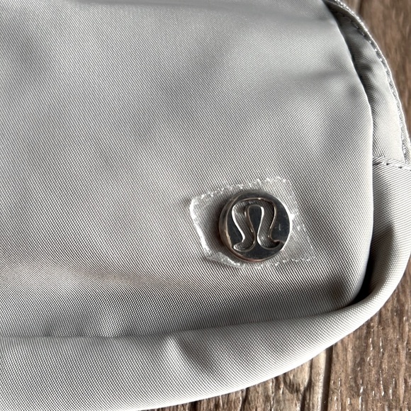 Lululemon everywhere belt bag - Picture 4 of 6